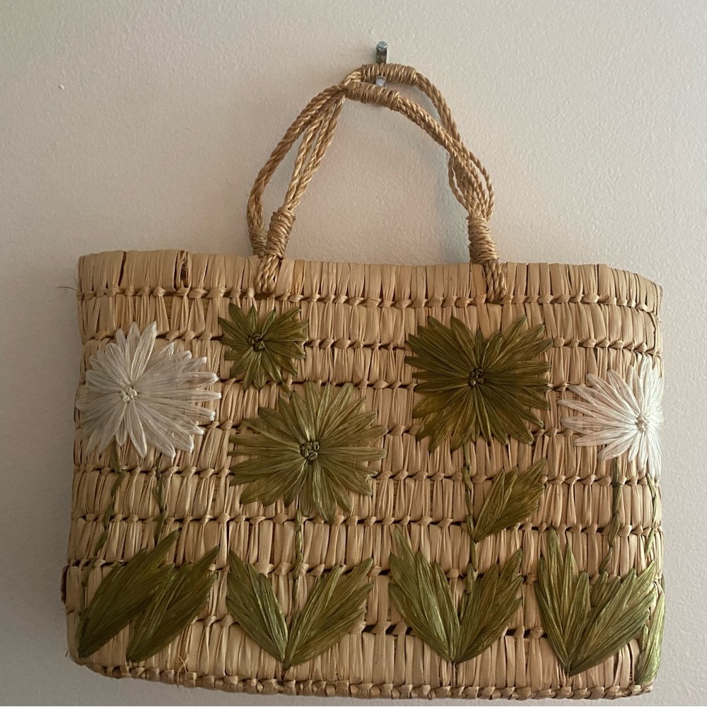 Gorgeous woven handheld tote with woven green and white flowers
